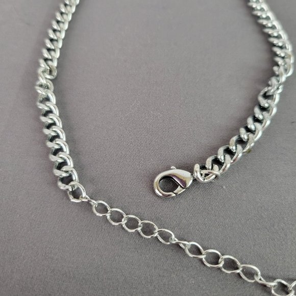 Chunky Silver Flower & Faceted Gray Rhinestone Necklace - Picture 9 of 12